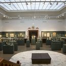 Diverse Vitrinen in der Dauerausstellung des Ägyptischen Museums. 