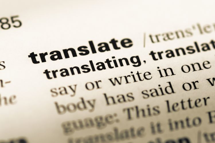 Eine Seite eines Wörterbuchs ist abfotografiert, es ist der Eintrag des Worts "Translation" zu sehen. 